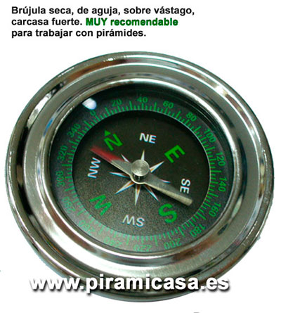 La mejor brújula para orientar una pirámide