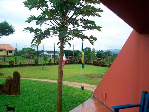 Jardín casa piramidal