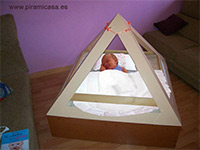 Pirámide con bebé