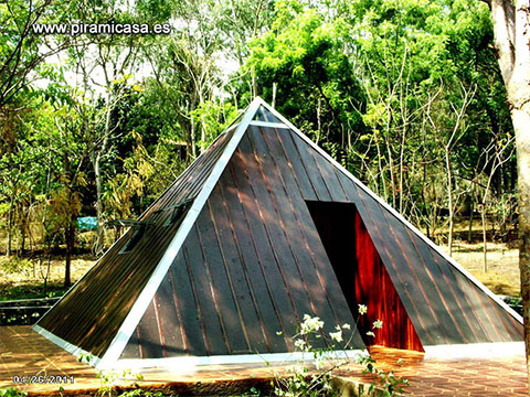 Cabaña piramidal