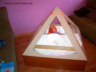 Bebé durmiendo en una Piramicuna